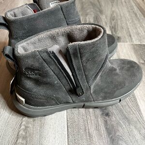 NWT Women Sorel Waterproof suede Boots  size 8.5M